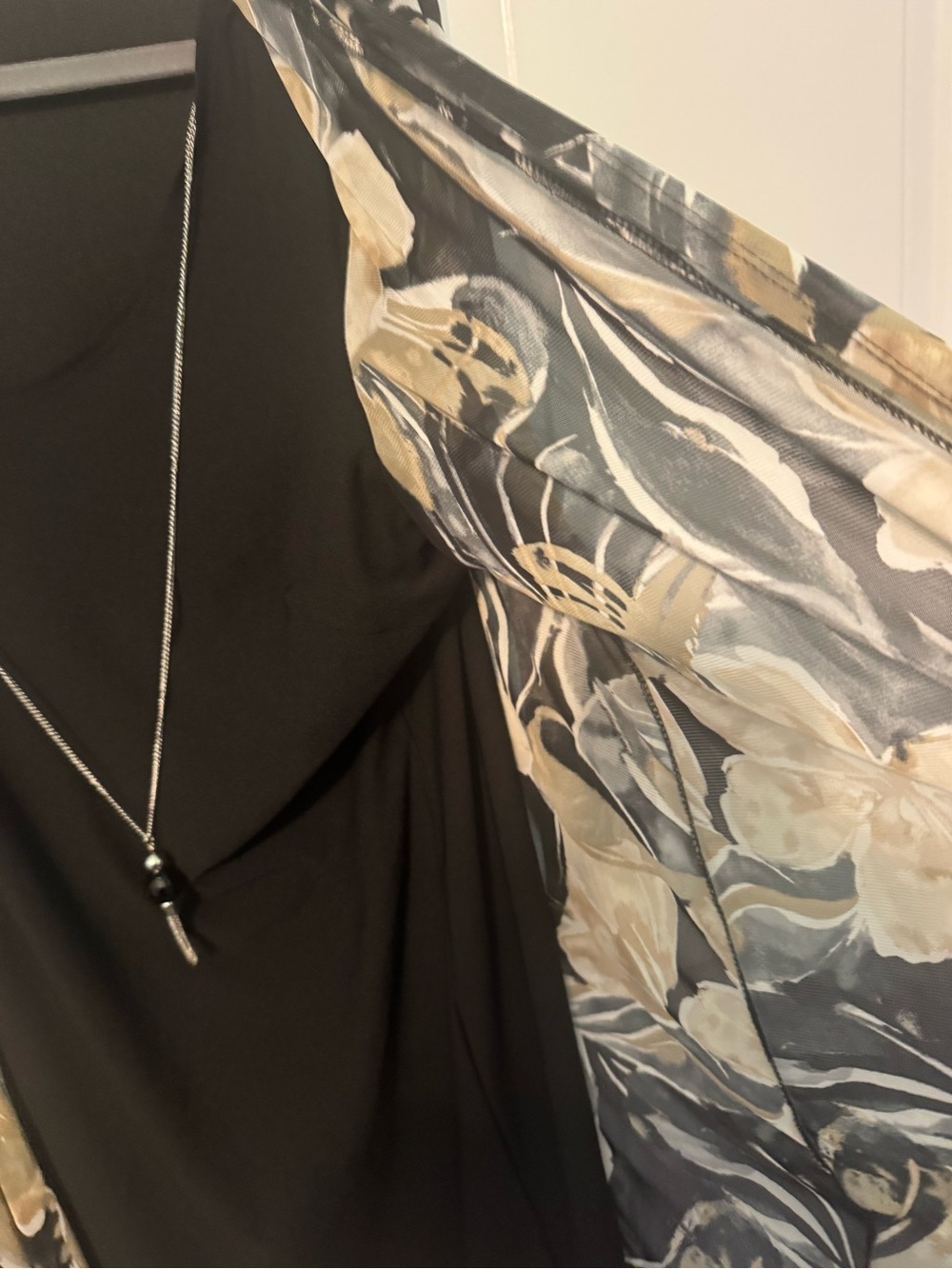 Gorgeous ElegabtLuxology 1X Black Dress with Floral Mesh Cardigan & Necklace Set - Picture 5 of 7